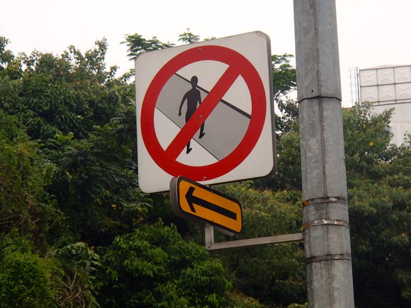 No jay walking… this surely is not Asia?!